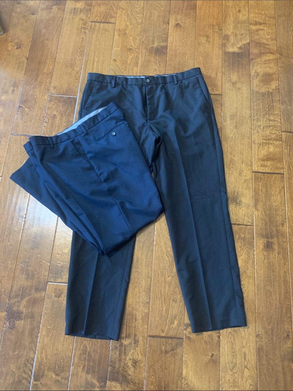 Amazon Essentials Men's Dress Pants in Navy and Dark Navy